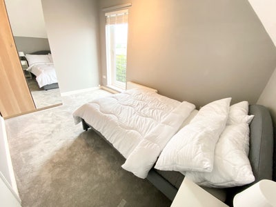 Stunning Double Room By Canary Wharf | Bills inc Main Photo