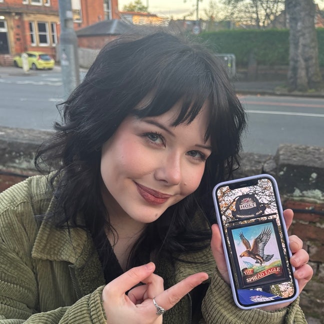 22F LOOKING FOR A ROOM IN MANCHESTER Main Photo