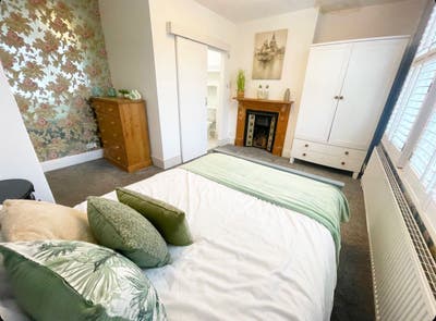 Modern & Bright Ensuite - All Bills Inc Main Photo