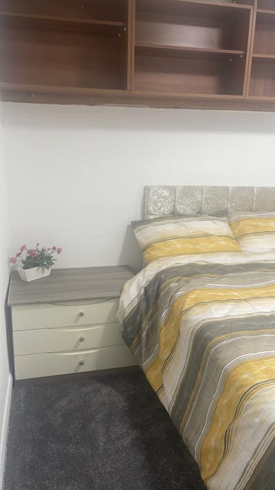 Rooms, 5 miles frm centre, 24 hr buses Main Photo