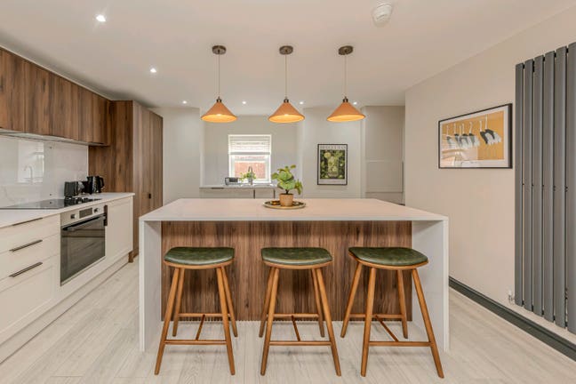 New High-End Rooms💥 Central Location | Parking  Main Photo