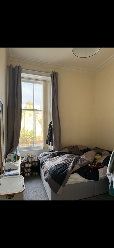 Double bedroom to rent in cosy west end flat Main Photo