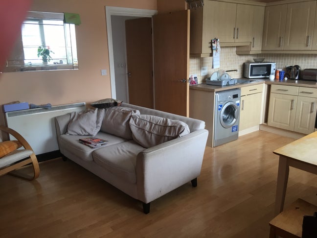 Available - Double Room with Parking!!! Main Photo