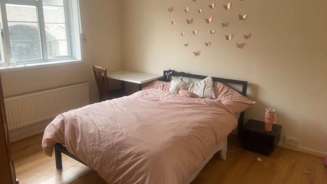 8 ames Cottages Room Main Photo