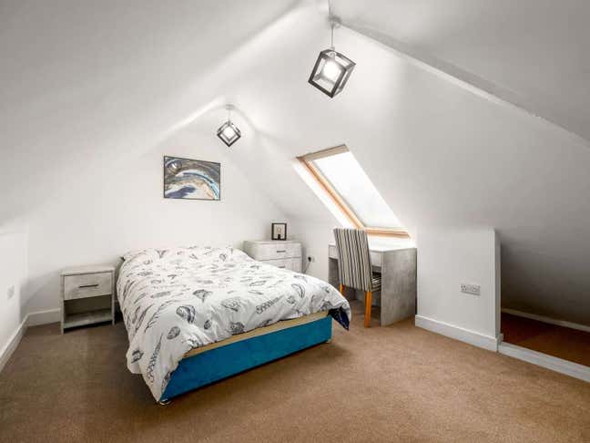 Spacious Room in Cowley! 🏡 (Not Ensuite) Main Photo