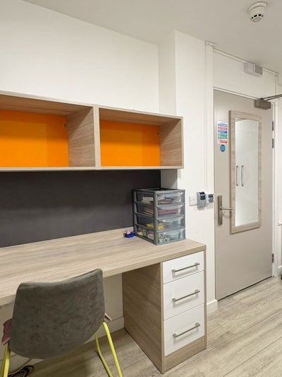 Accessible Studio Sublet - Arbour House, EC1V Main Photo