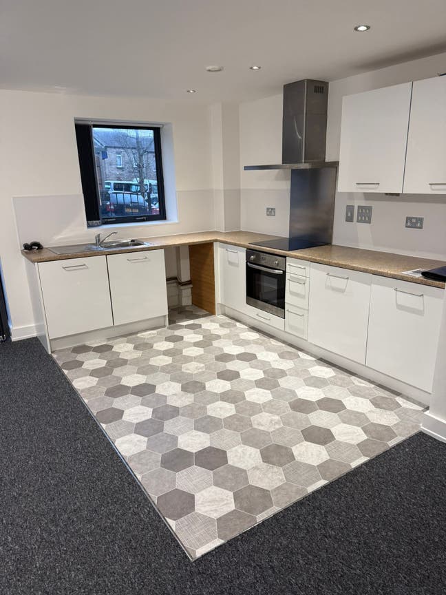 1 BED FLAT Freshly renovated  Main Photo