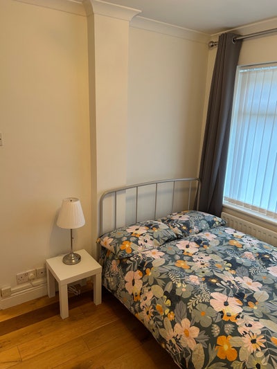 Bright cosy double room in friendly female home Main Photo