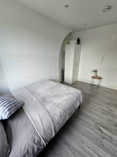 Elephant and Castle*Studio Available Now* Main Photo