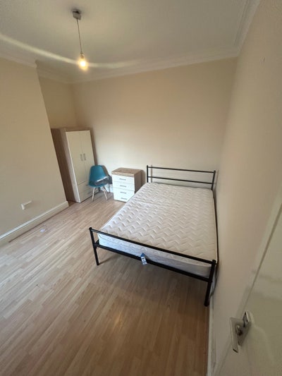 Double bedroom Available  Main Photo