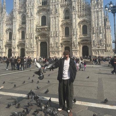 Professional Male seeks a double room Main Photo