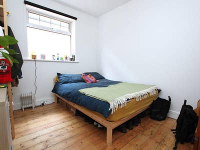 Double Room in Poole Bungalow Main Photo