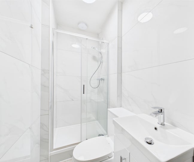 Bedroom in 4 bed flat in dennistoun Main Photo