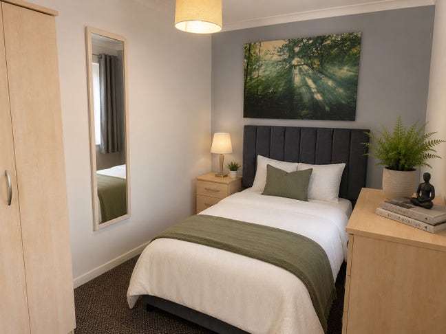 Large Room - Crown Wood Main Photo