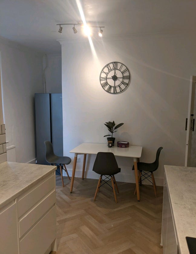 Small double room Main Photo