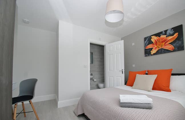 Spacious Ensuite near Imperial & Hammersm Hosp Main Photo