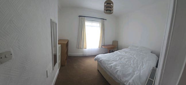 Excellent location double room for rent, internet Main Photo