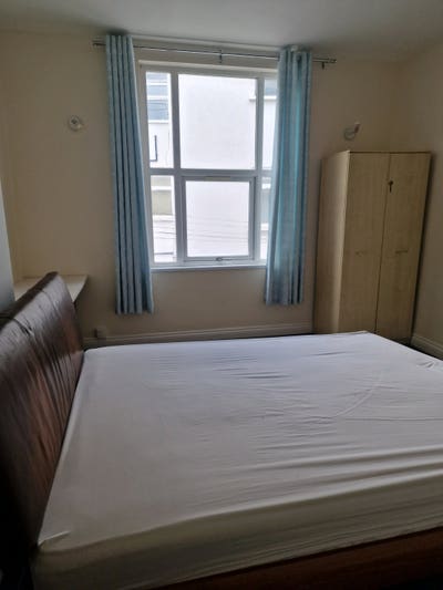 3 bedrooms 3 bathrooms Main Photo