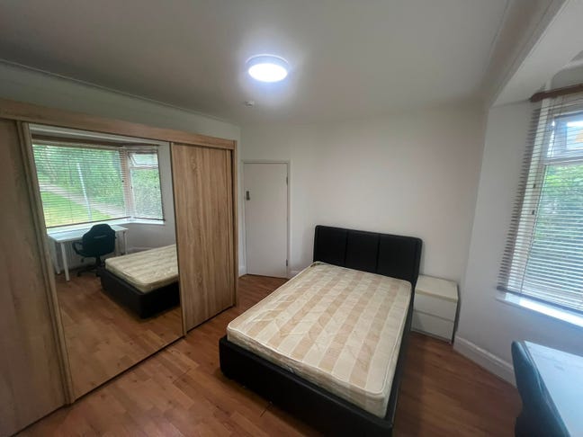 Double Rooms Available – Hendon Main Photo