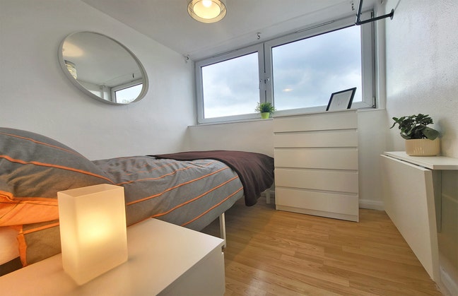 Small & Bright Double in the hub of Hoxton Main Photo