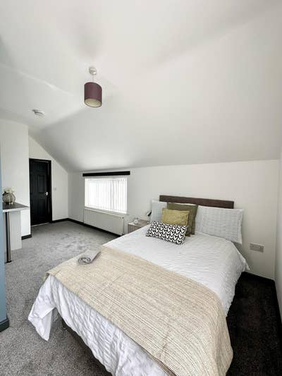 Modern Double Ensuite, Barrel Ln., Doncaster Main Photo