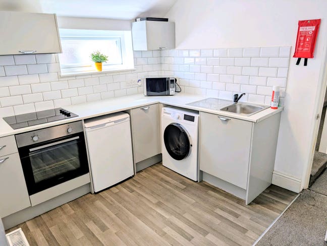 Fantastic Studio Flat with bills Main Photo