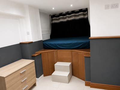 Double bedroom near city centre  Main Photo