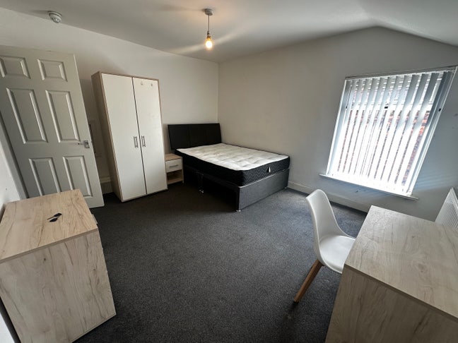 Top floor double ensuite room  Main Photo