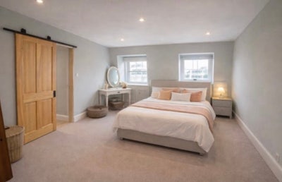 Amazing Double Bedroom in Heart of Parsons Green Main Photo
