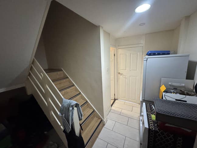 6 Bedroom House in Plaistow  Main Photo
