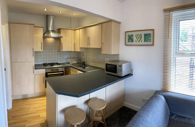 ⭐️  Large 2 Bed Apartment with Home Office Main Photo