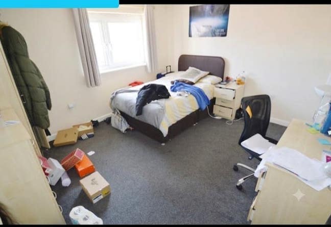 Spacious Double Room in Shared Apartment  Main Photo