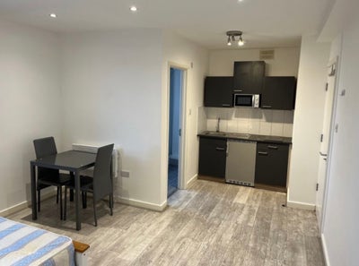 Large studio to rent in Borehamwood  Main Photo