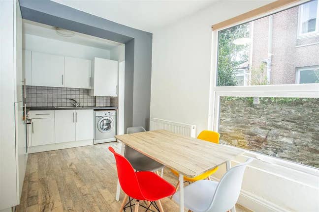 1 Student Room Available Sep 26 *All Inclusive* Main Photo