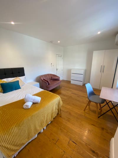 🏡 1 Elegant Double Rooms in Prime Central London  Main Photo