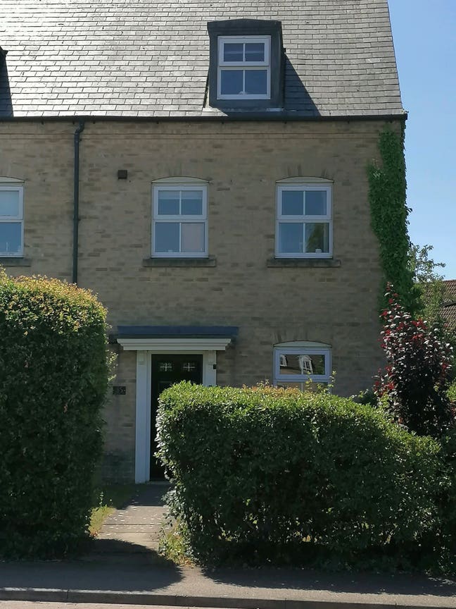 Top floor room with bathroom in 3 storey house.  Main Photo