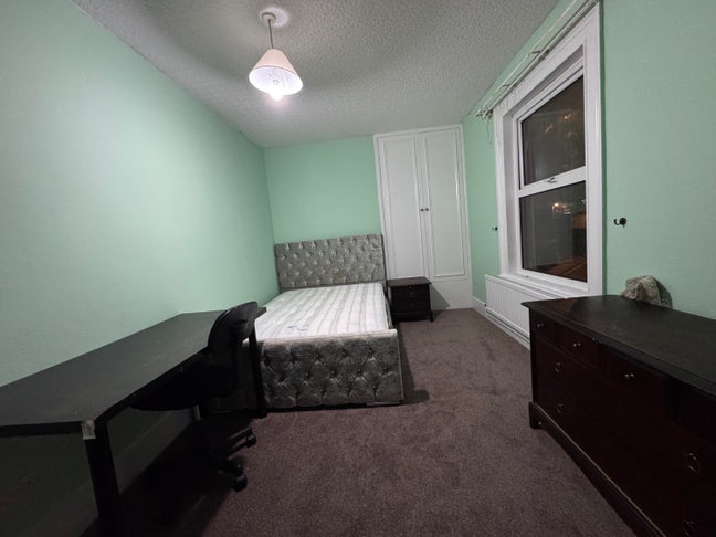 New Double Room for a Working Professional  Main Photo