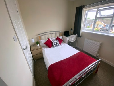 38 Kirfield Drive, Hinckley, LE10  - En-suites  Main Photo