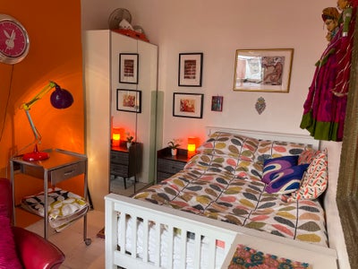 Funky Room in West London home Main Photo