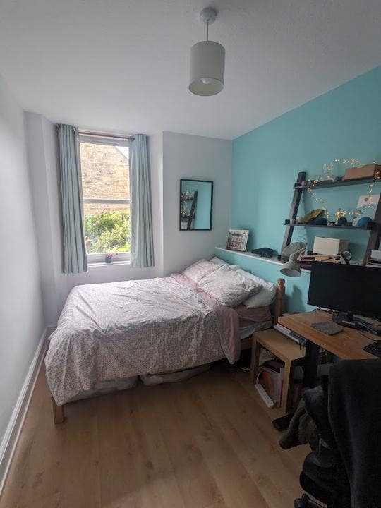 Spacious room, 3 min walk away from Leith Links Main Photo