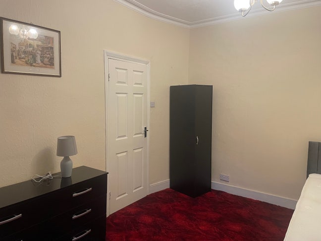 Furnished Double Room Available  Main Photo