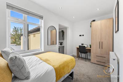 Amazing Property in Duke Street PE2 ✨ Main Photo