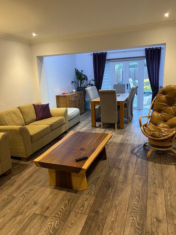 LS8- O35 Dss-Double Room-Only Share with 1 Person Main Photo