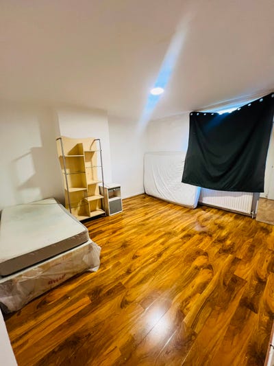 Spacious Double Room Available – Edgware (HA8) Main Photo