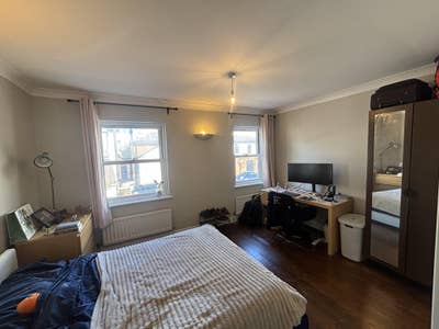 Spacious en-suite double bedroom in central Leam Main Photo