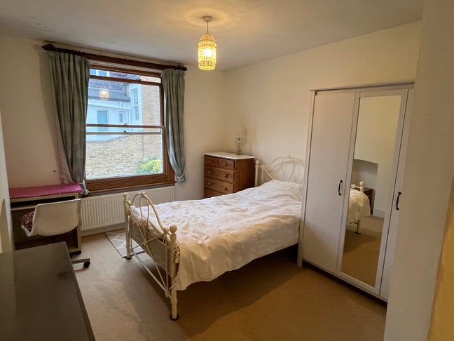 One Quiet double bedroom Clapham South.  Main Photo