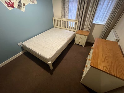 Fantastic rooms close to the town centre Main Photo