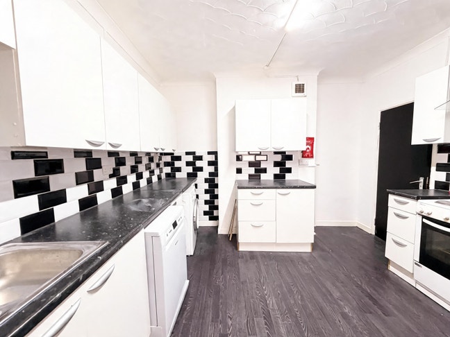 🏡 Luxury En-Suite Double Room | West Town, PE3 Main Photo