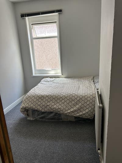 Furnished bedroom to rent  Main Photo