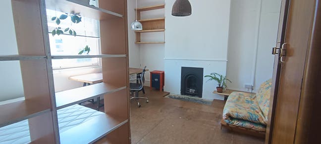 Large Bright Room in Lower Claton Main Photo